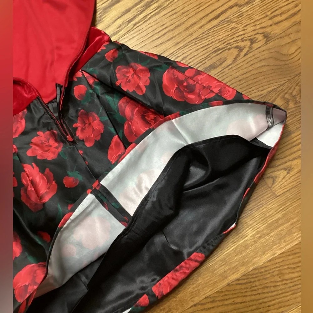 Children’s Place Velvet and taffeta Floral dress. Size 8